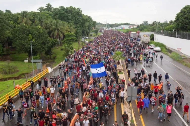 Estrategia Demócrata: Casa, dinero y hasta ciudadanía a inmigrantes ilegales.